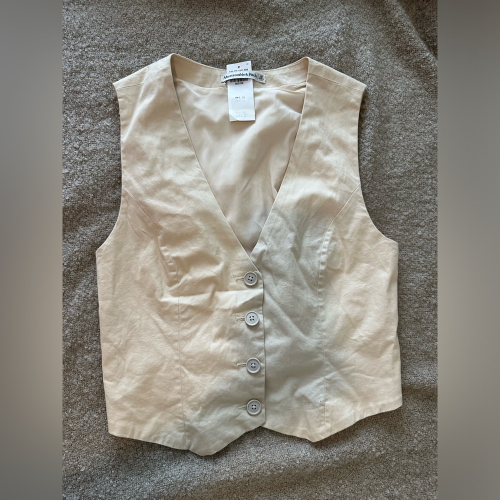 NWT Abercrombie cream vest
